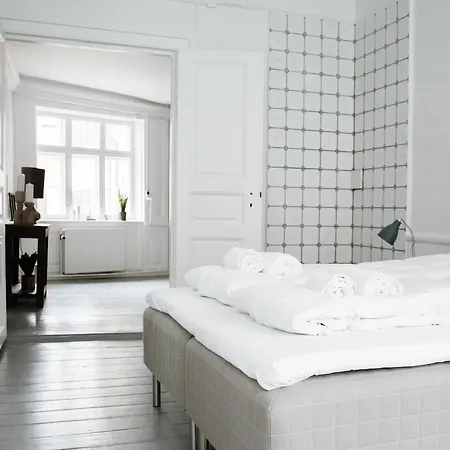 3 Bedroom In Latin Quarter